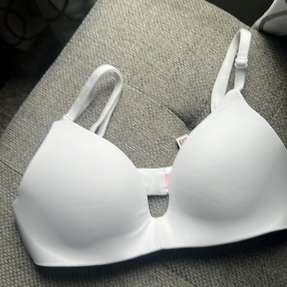2 brand new Victoria’s Secret bras - Picture 4 of 12